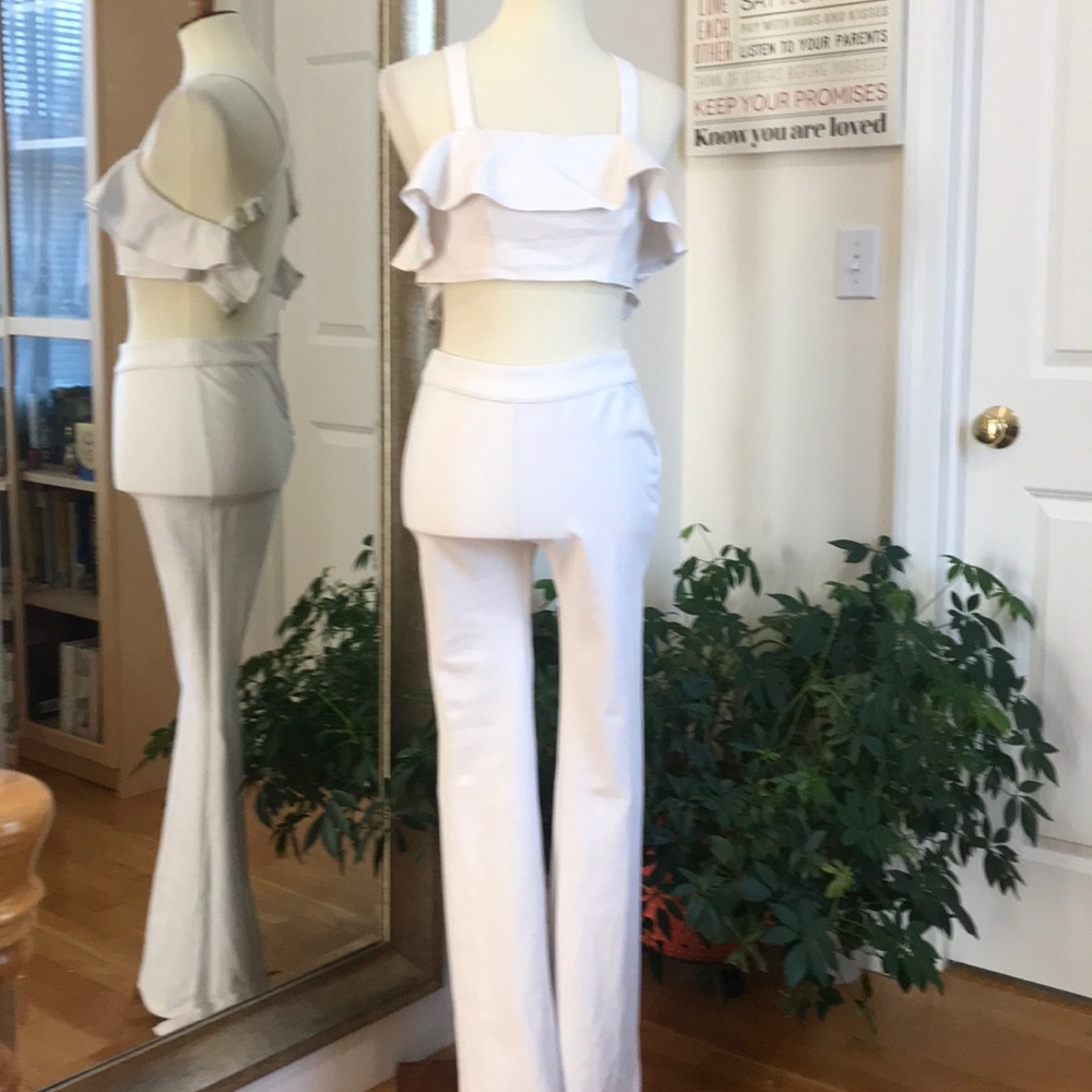 Two piece set - Picture 3 of 8